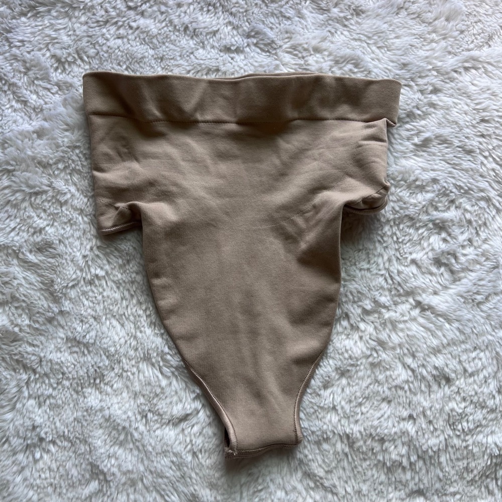 SKIMS Women's Seamless Sculpting High Waisted Thong Nude Size XS RN158973 NWOT